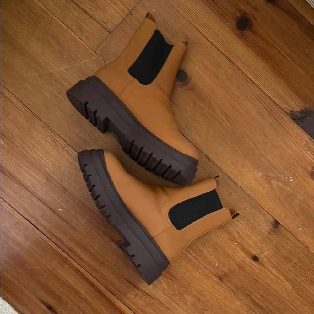Urban Outfitters Tan and Black Ankle Boots - Picture 2 of 2